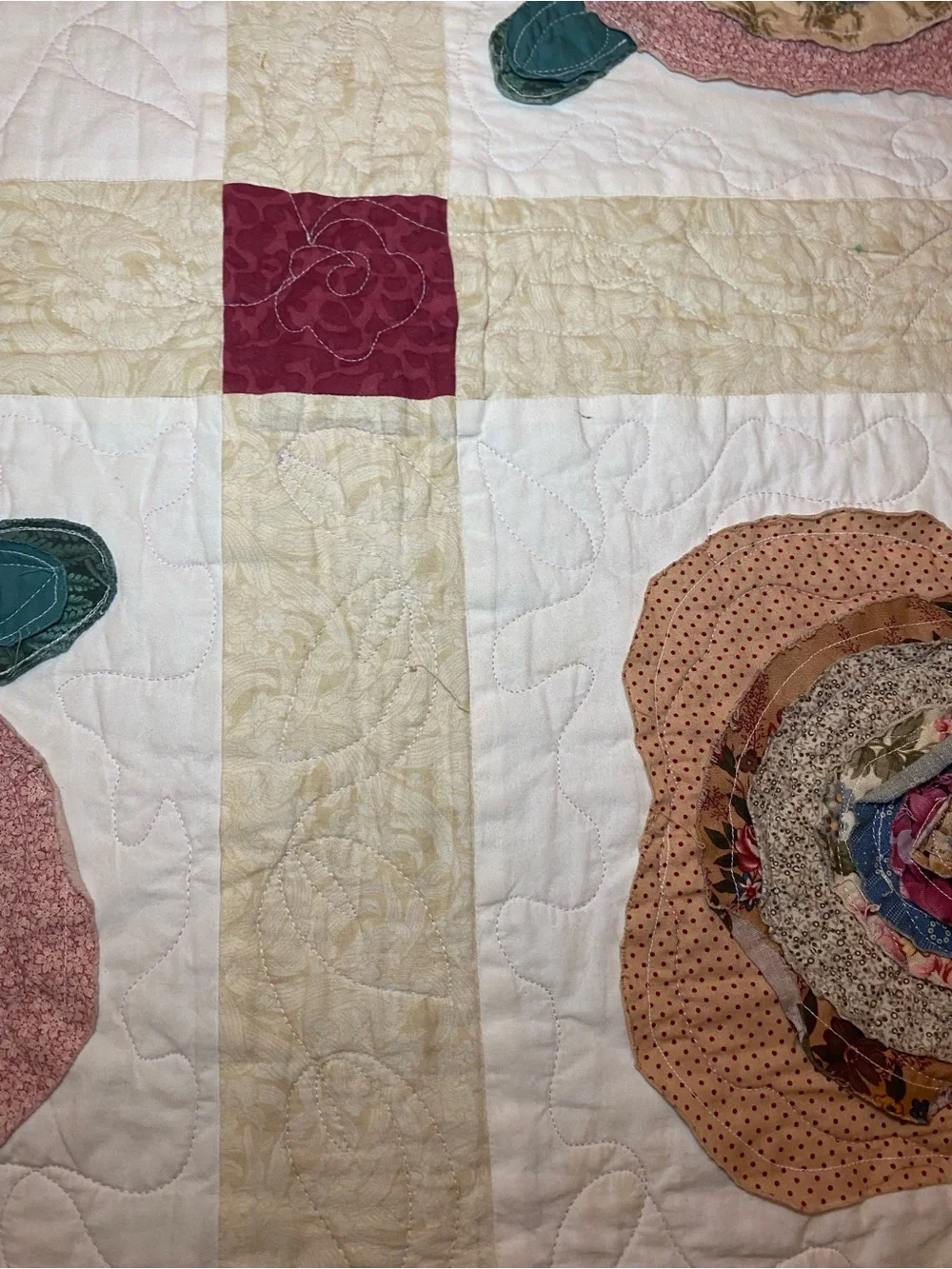 Stunning Appliqué Quilt/Throw in a dimensional floral motif. Burgundy pink gree